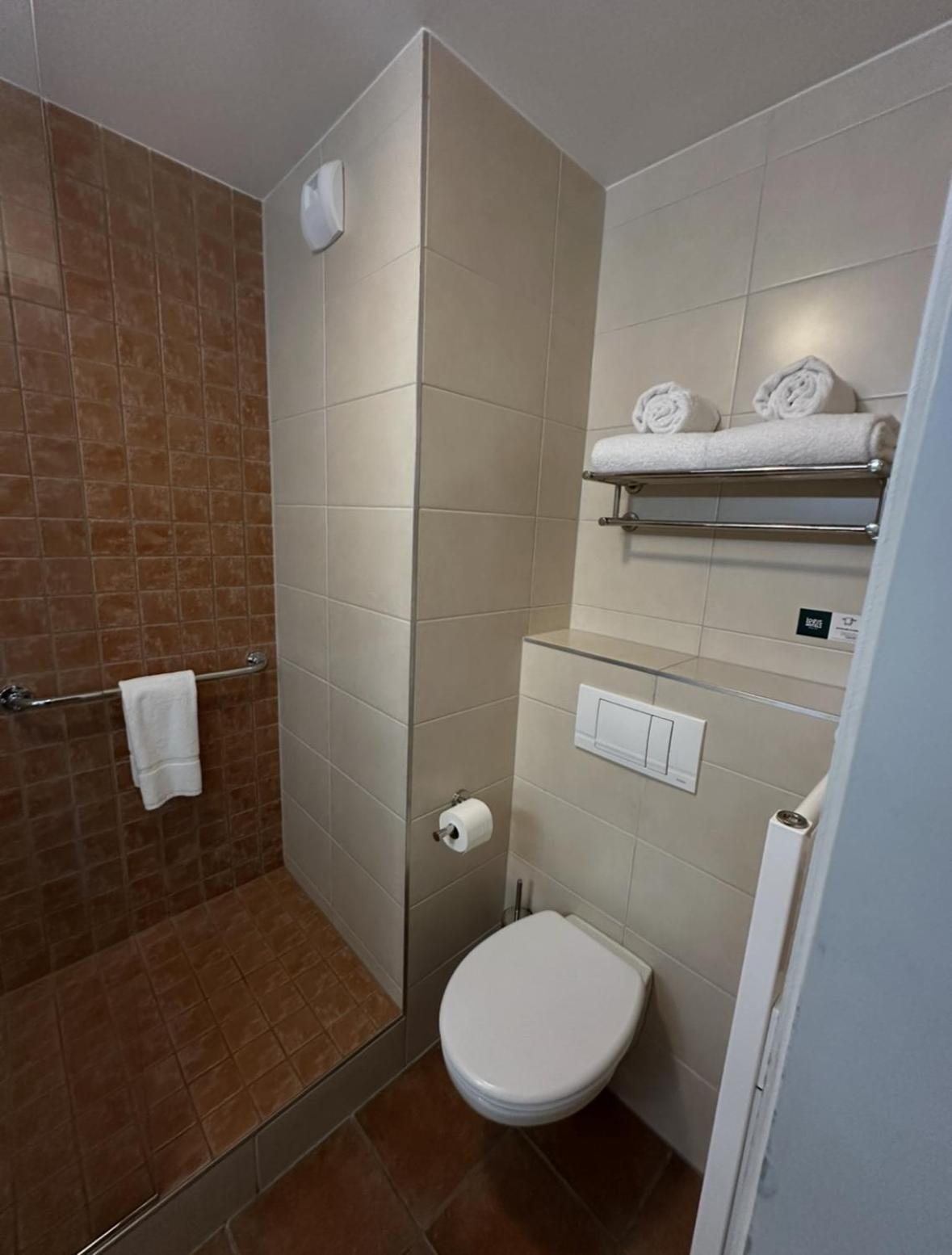 Hotel Colmar Vignes Эгишем Экстерьер фото