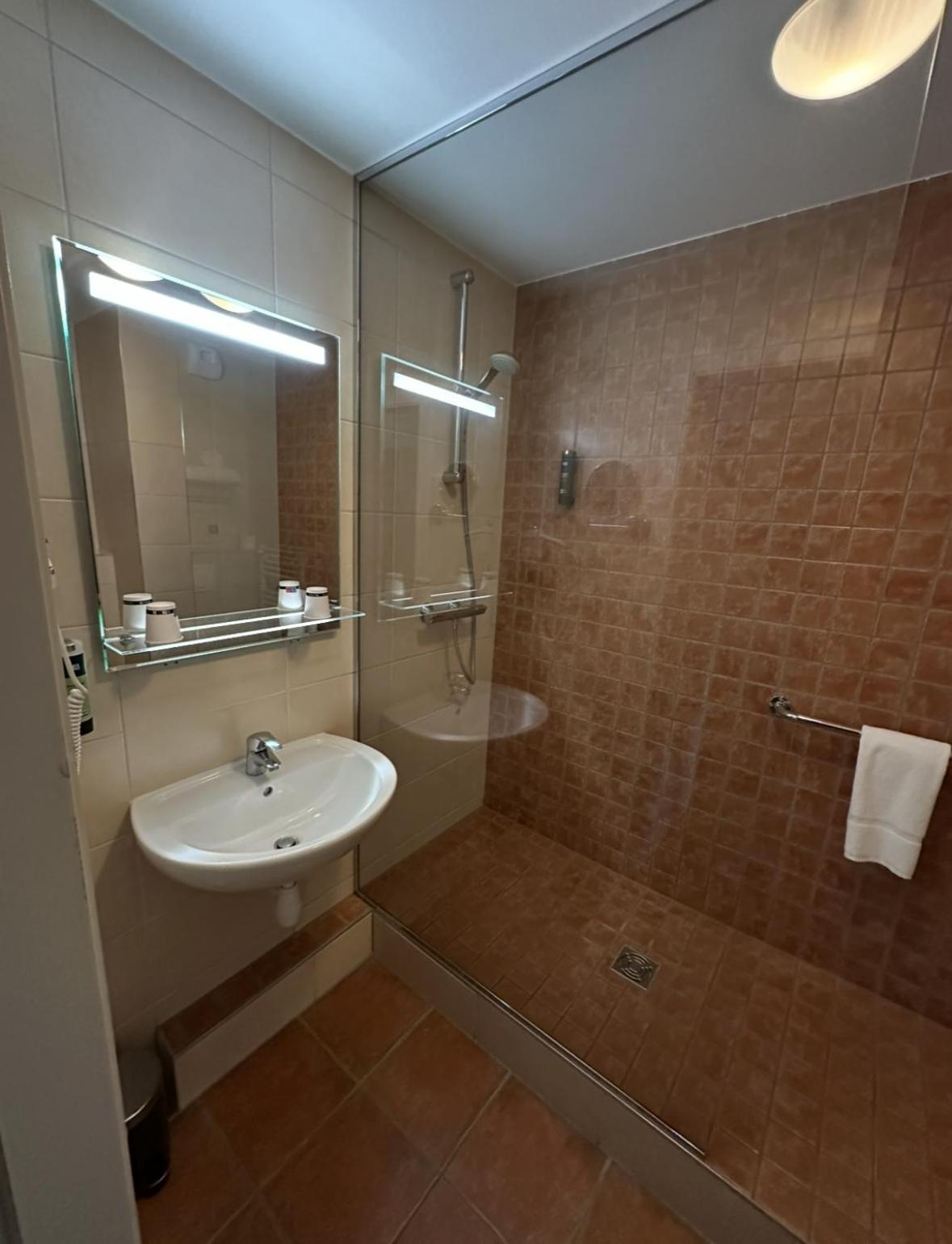 Hotel Colmar Vignes Эгишем Экстерьер фото