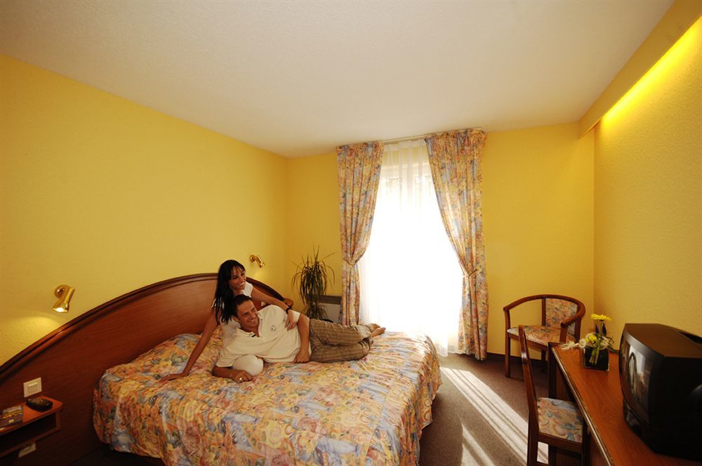 Hotel Colmar Vignes Эгишем Экстерьер фото