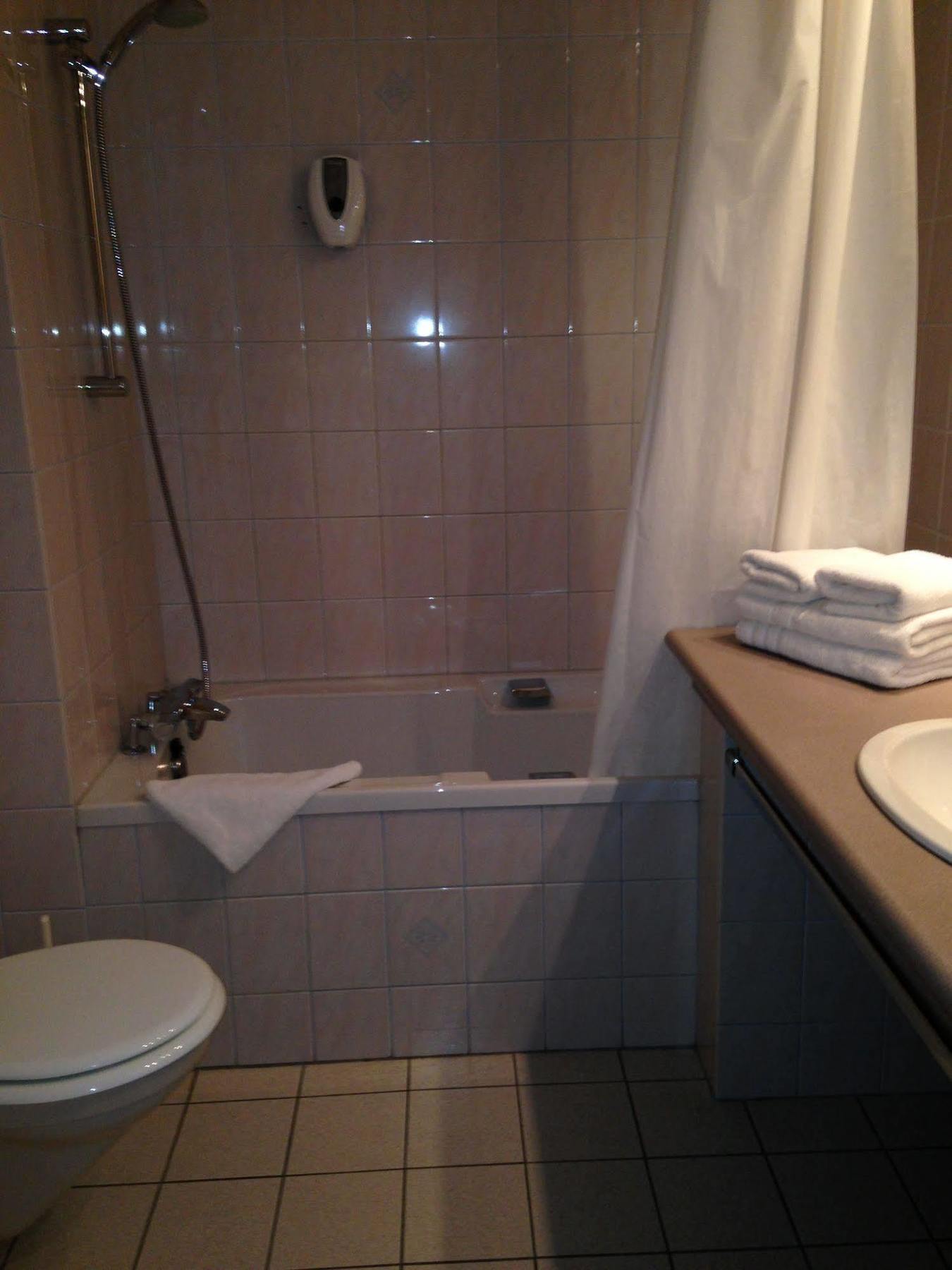 Hotel Colmar Vignes Эгишем Экстерьер фото